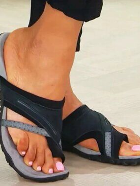 NWOT Comfortable Casual Cross Strap Flip-flops Sandals Black Size W9-9.5